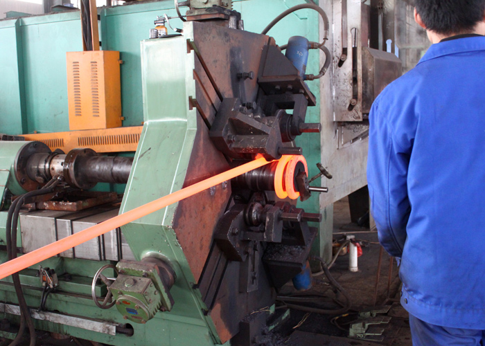 熱卷彈(dan)簧機